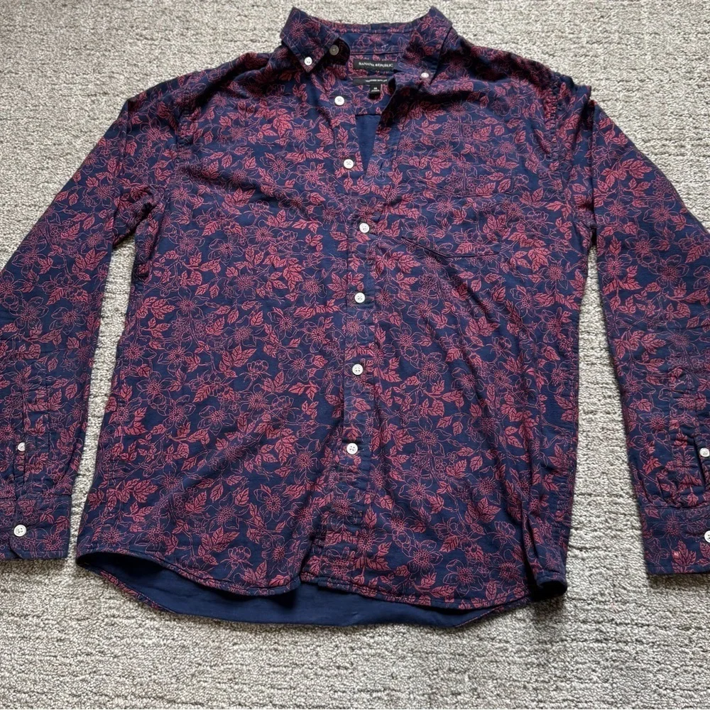 Banana republic men’s button up collar shirt size M